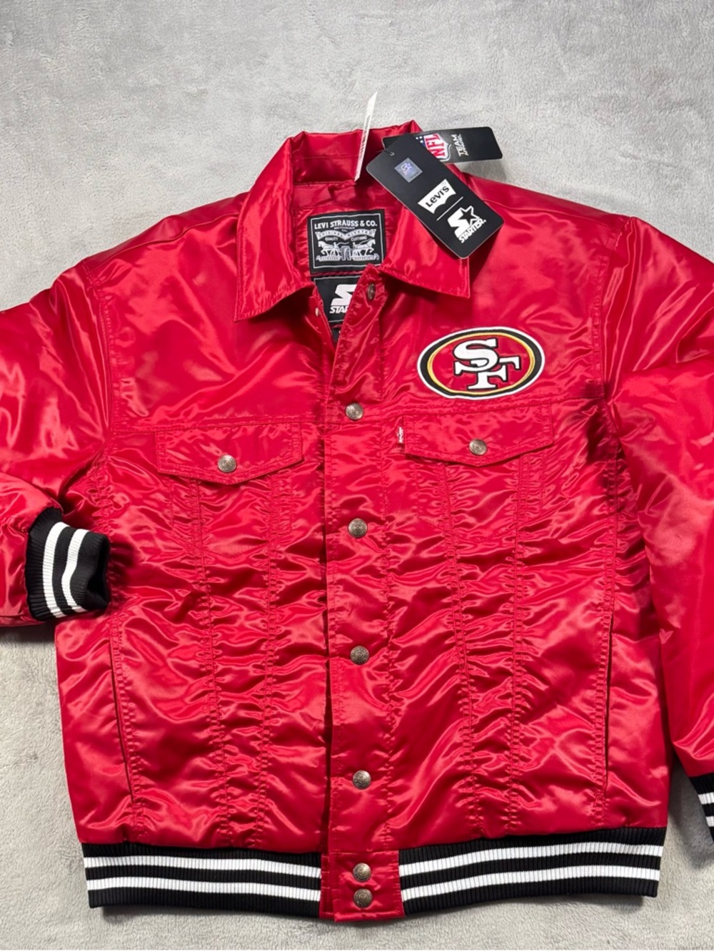 NWT Starter x Levi’s Red Satin Trucker Jacket Size M Sold Out. 🔥